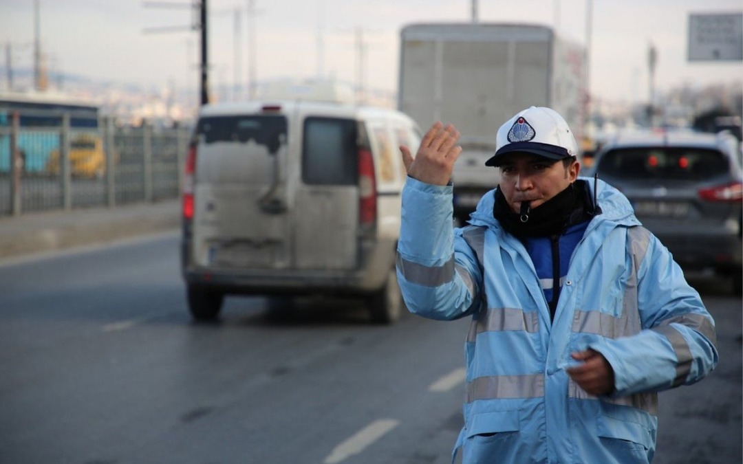 Trafikte yeni d&ouml;nem: Zabıtaya ceza ve denetim yetkisi verildi