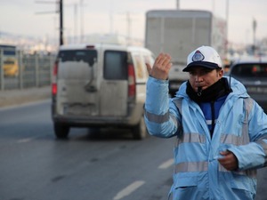 Trafikte yeni d&ouml;nem: Zabıtaya ceza ve denetim yetkisi verildi