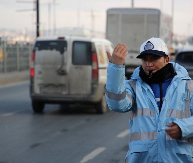 Trafikte yeni d&ouml;nem: Zabıtaya ceza ve denetim yetkisi verildi