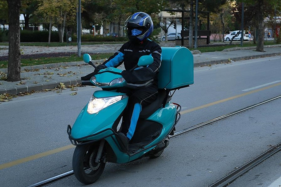 Yaş sınırı y&uuml;kseltildi, yeni kurallar geldi! Kuryeler i&ccedil;in SRC belgesi geliyor