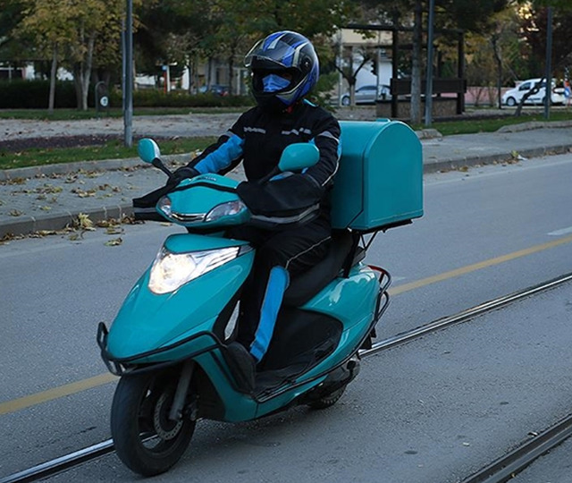 Yaş sınırı y&uuml;kseltildi, yeni kurallar geldi! Kuryeler i&ccedil;in SRC belgesi geliyor