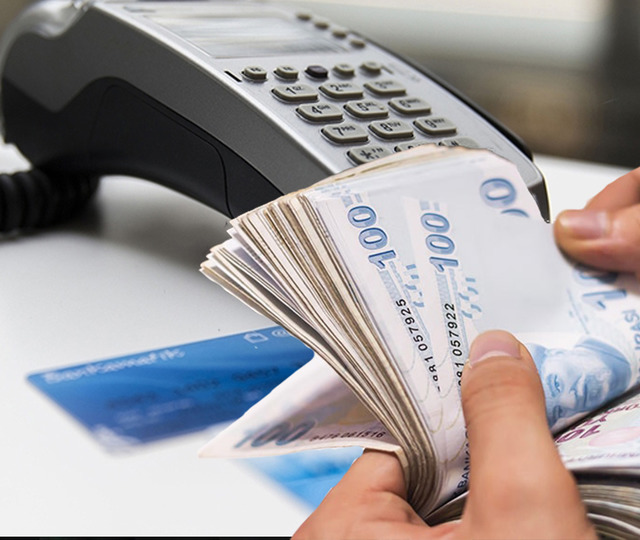 Kredi kartı kullananlar dikkat! Uzmanlardan &ccedil;arpıcı uyarı: Bu işlem bor&ccedil; y&uuml;k&uuml;n&uuml; artırıyor