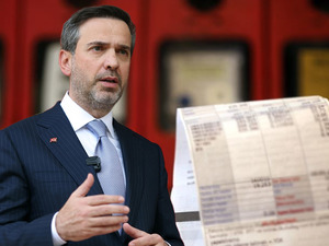 Bakan Bayraktar a&ccedil;ıkladı! Elektrik ve doğal gaz fiyatlarına zam gelecek mi?