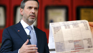 Bakan Bayraktar a&ccedil;ıkladı! Elektrik ve doğal gaz fiyatlarına zam gelecek mi?