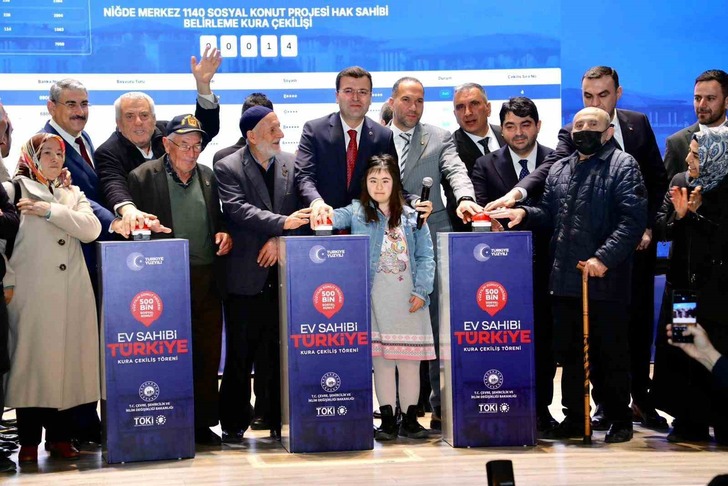 Niğde&rsquo;de TOKİ hak sahipleri kura ile belirlendi