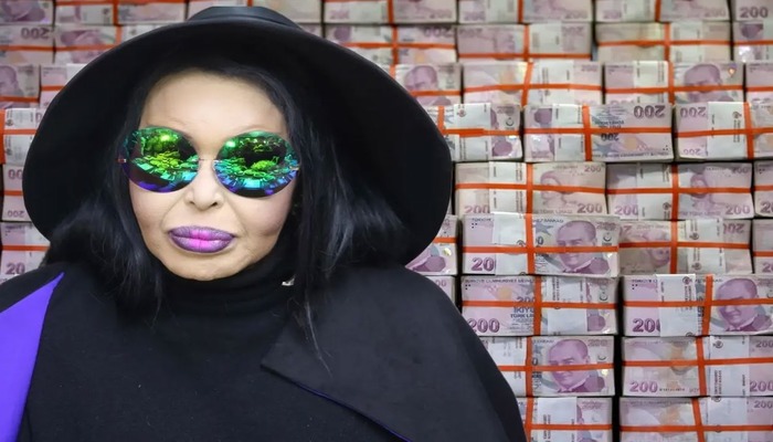 B&uuml;lent Ersoy'un serveti dudak u&ccedil;uklattı! Villa'dan &ouml;zel adaya...