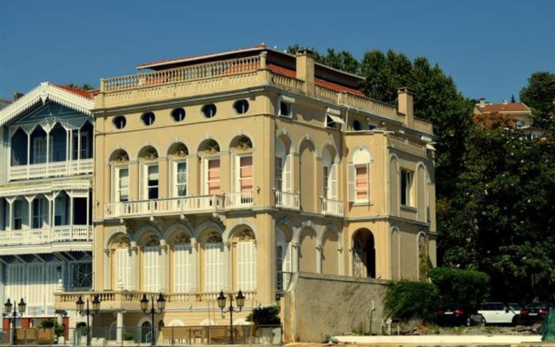 Boğaz'ın incisi Kara Todori Yalısı icradan satışta!