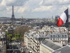 Fransız ekonomisi siyasi belirsizlik ve b&uuml;t&ccedil;e karmaşasına rağmen b&uuml;y&uuml;meyi s&uuml;rd&uuml;r&uuml;yor