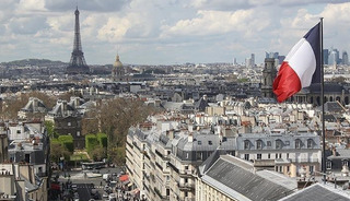 Fransız ekonomisi siyasi belirsizlik ve b&uuml;t&ccedil;e karmaşasına rağmen b&uuml;y&uuml;meyi s&uuml;rd&uuml;r&uuml;yor