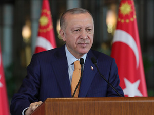 Cumhurbaşkanı Erdoğan Pezeşkiyan ile g&ouml;r&uuml;şt&uuml;