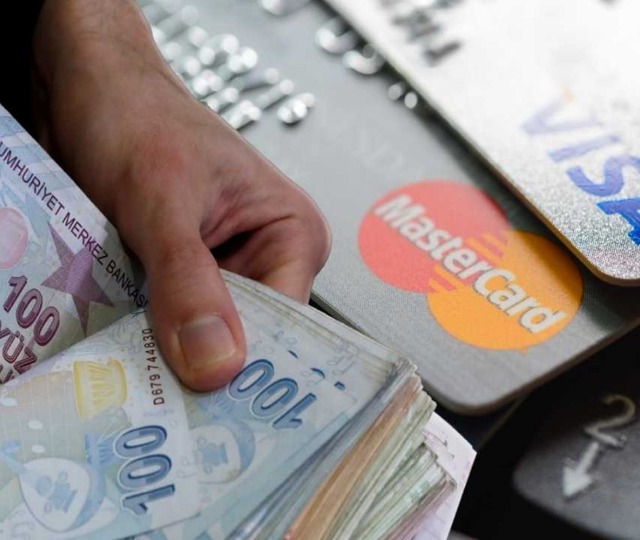 Kredi kartı limitleri d&uuml;ş&uuml;yor: &Ouml;zel okul taksitleri nasıl &ouml;denecek?