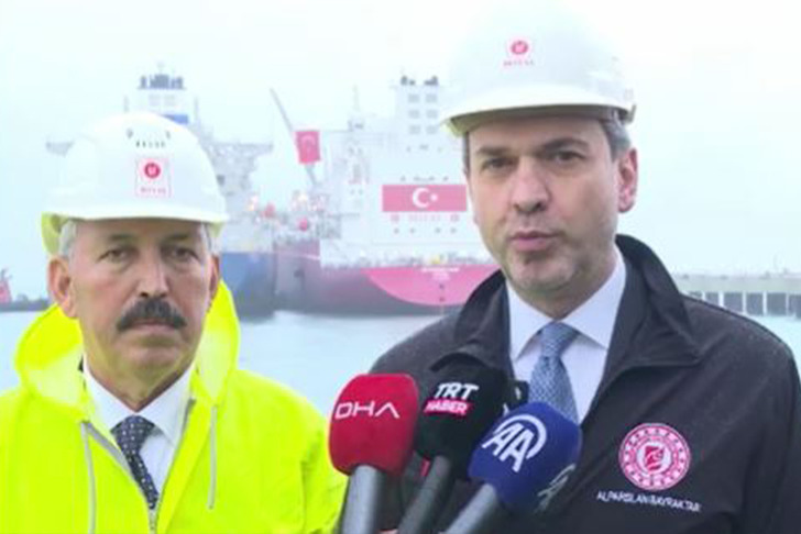 Bakan Bayraktar a&ccedil;ıkladı! Tam 200 milyon metrek&uuml;p: "Gemilerle alır hale geleceğiz"