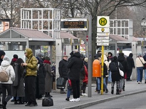 Almanya'da yeni grev dalgası toplu ulaşımı durma noktasına getirdi