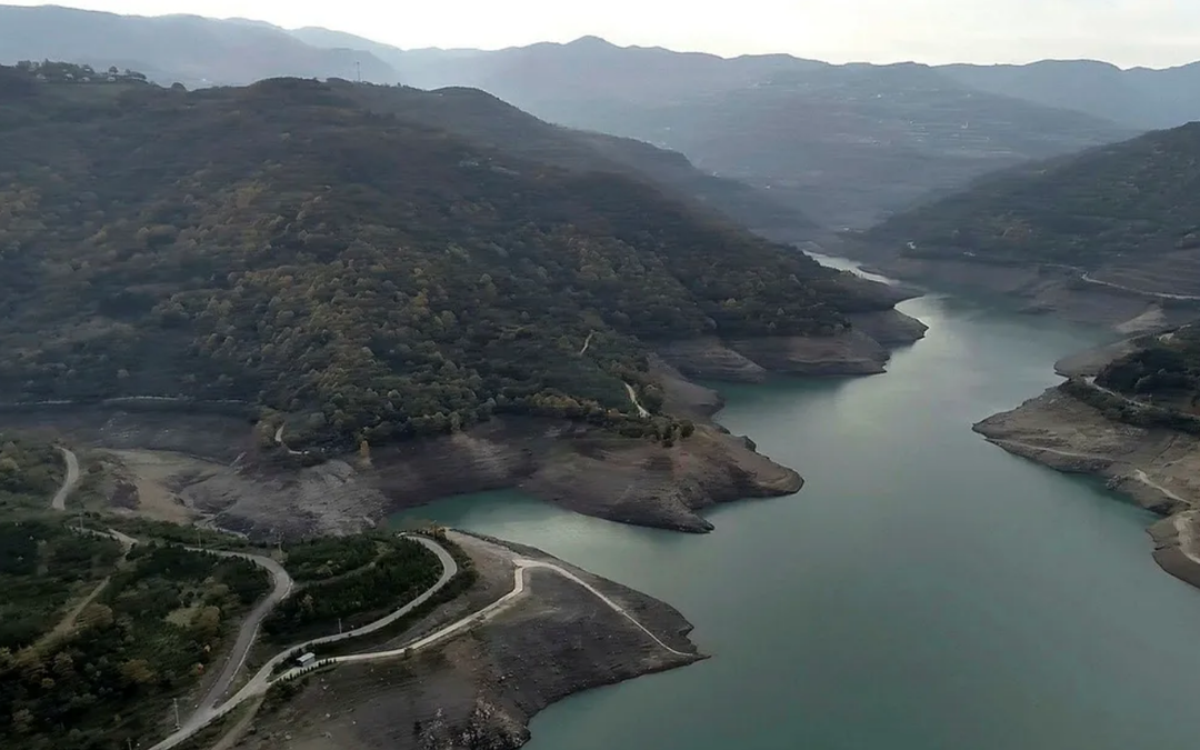 Kocaeli'nin Sapanca G&ouml;l&uuml;'nden su alımı durduruldu