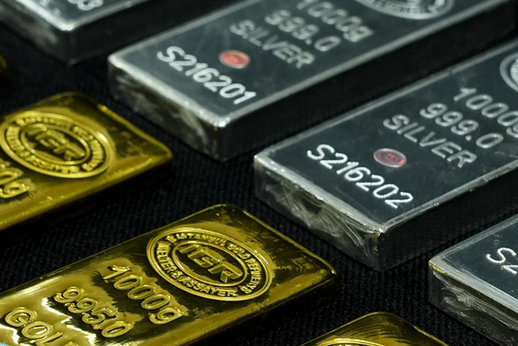 Altın ve g&uuml;m&uuml;ş fiyatları toparlanıyor! G&uuml;m&uuml;şte y&uuml;kseliş y&uuml;zde 10'u aştı