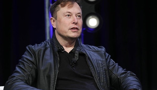 Bunu başaran ilk kişi oldu! Servetine yine servet kattı