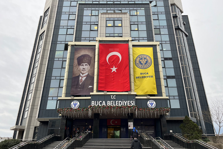 Buca Belediyesinde r&uuml;şvet soruşturması! 28 ş&uuml;pheli hakkında g&ouml;zaltı kararı