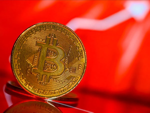 Trump d&ouml;neminde elde ettiği b&uuml;t&uuml;n kazan&ccedil;lar gitti! Son 16 ayın en d&uuml;ş&uuml;k seviyesinde: Bitcoin 70 bin doların da altına indi