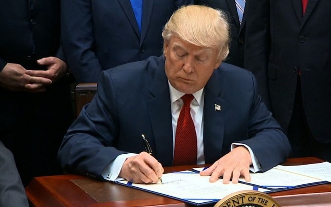 Trump imzayı attı! İran ile iş yapan &uuml;lkelere ek g&uuml;mr&uuml;k vergisi