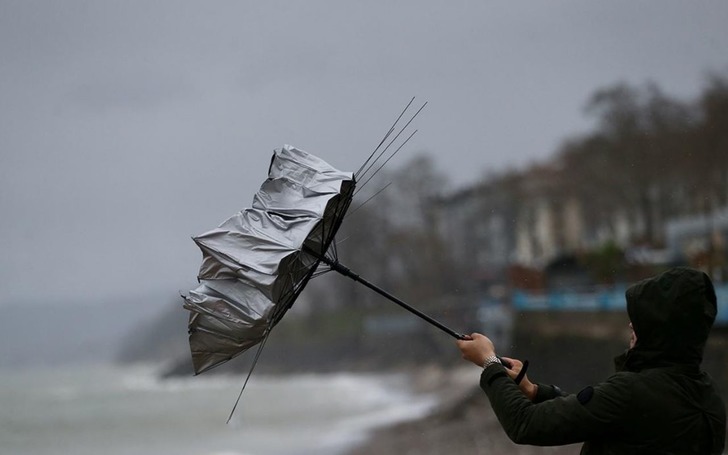 Meteorolojiden Doğu Karadeniz ve Batı Akdeniz'in batısı i&ccedil;in fırtına uyarısı