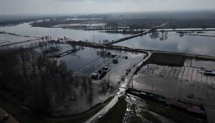 Meri&ccedil; Nehri taştı! Yerleşim alanları sular altında