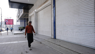 Bir &uuml;lke bunu konuşuyor! "Kepenk kapatırız" uyarısı: G&uuml;mr&uuml;k vergisi zammına protesto