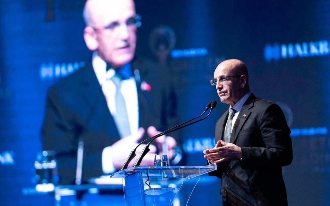 Bakan Şimşek: "Ekonomimizi artık daha az kırılgan bir noktada g&ouml;r&uuml;yoruz"