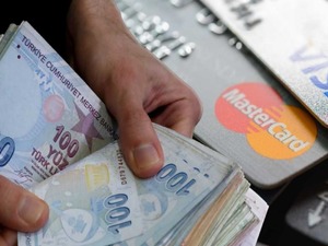 Bankalar m&uuml;şterilerin kredi notlarını d&uuml;ş&uuml;r&uuml;yor: Kimler kredi &ccedil;ekemeyecek?