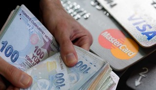 Bankalar m&uuml;şterilerin kredi notlarını d&uuml;ş&uuml;r&uuml;yor: Kimler kredi &ccedil;ekemeyecek?