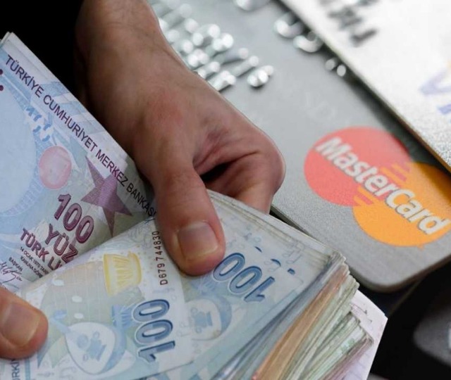 Bankalar m&uuml;şterilerin kredi notlarını d&uuml;ş&uuml;r&uuml;yor: Kimler kredi &ccedil;ekemeyecek?