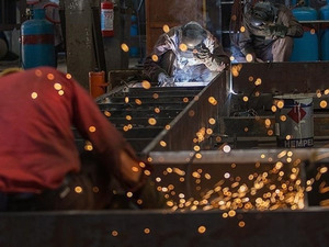 T&Uuml;İK a&ccedil;ıkladı! Sanayi &uuml;retimi Aralık 2025'te y&uuml;zde 2'den fazla azaldı