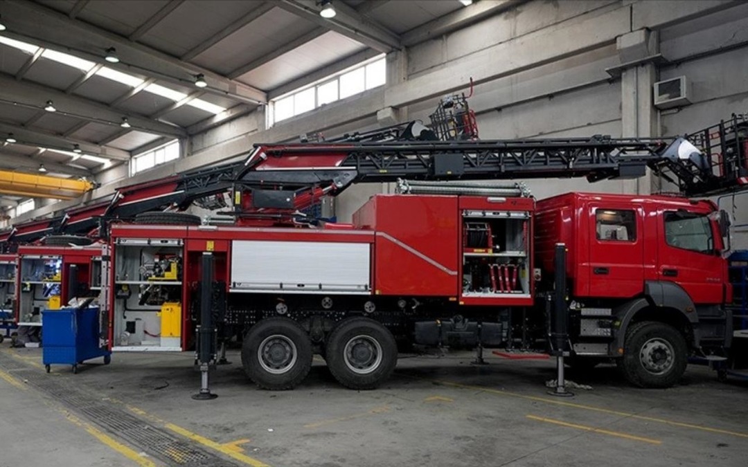 İstanbul İtfaiyesine alınacak 175 ara&ccedil; i&ccedil;in 6 milyar liralık bor&ccedil;lanma kararı