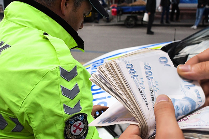 337 bin lirayı g&ouml;rd&uuml;! Trafiğe &ccedil;ıkmadan &ouml;nce &ouml;demek şart: Y&uuml;zde 12,5 zam geldi