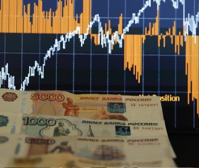 Rusya'da ekonomik toparlanmanın 1 yıl sarkması bekleniyor