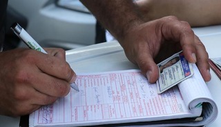 Yeni trafik cezaları resmileşti: Ehliyetlere veda, uymayana hapis!