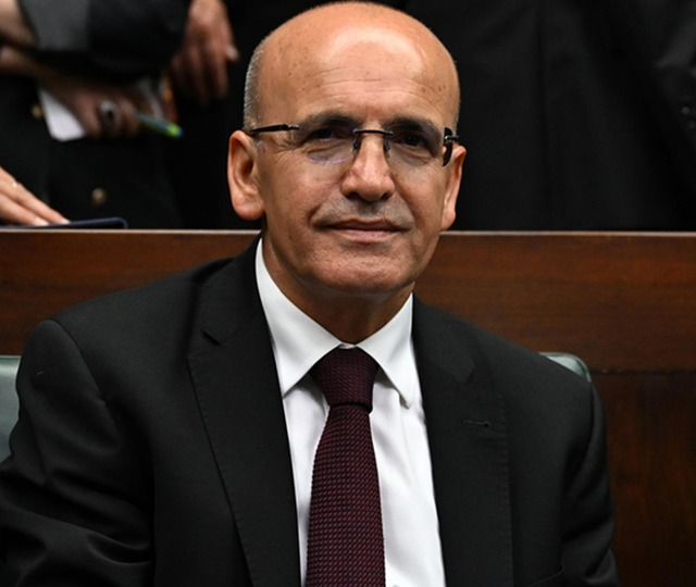 Bakan Şimşek'ten cari denge mesajı! "S&uuml;rd&uuml;r&uuml;lebilir seviyeler korunuyor"