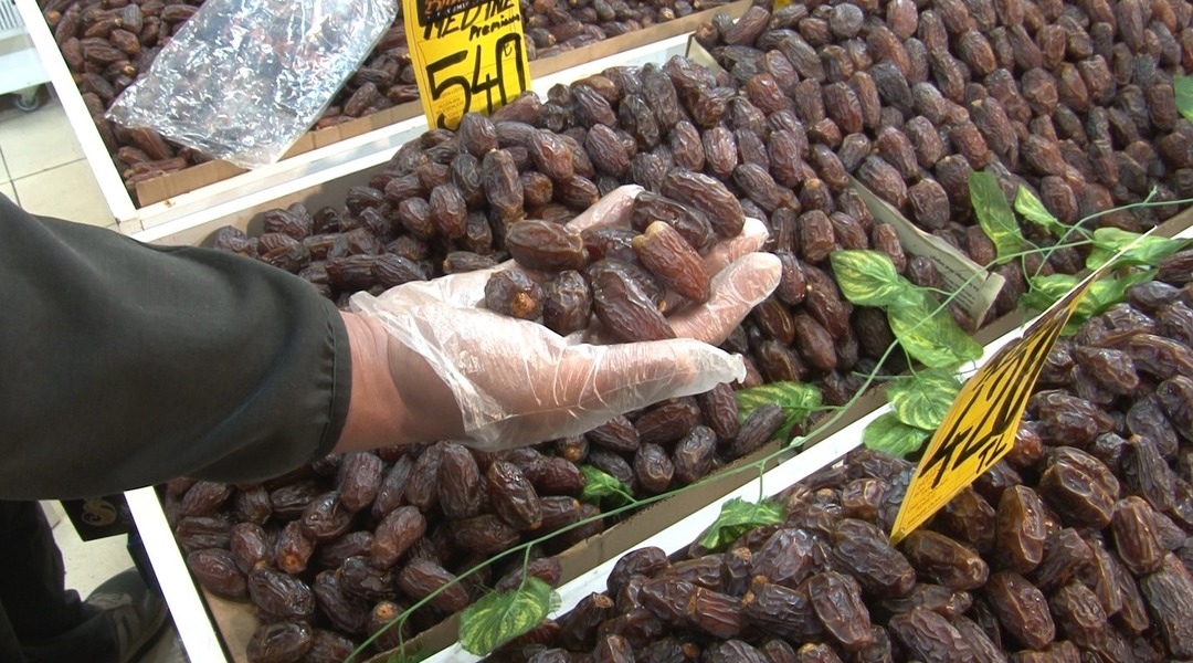 Hurma ve helva satışları yoğunlaştı