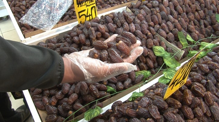 Hurma ve helva satışları yoğunlaştı