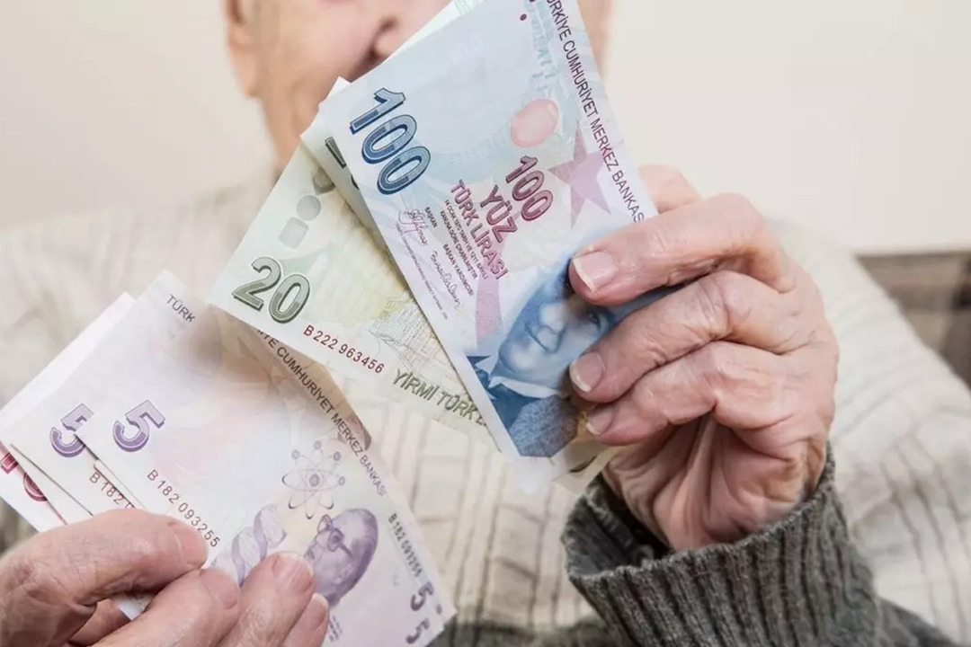 PTT kullanan emeklilere b&uuml;y&uuml;k haber: 14 bin tl nakit desteği nasıl alınır?