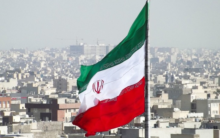 İran, H&uuml;rm&uuml;z Boğazı'nda g&uuml;venlik tehditlerine karşı askeri tatbikat başlattı