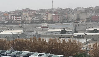 İstanbul'da kar yağışı başladı! Aralıklarla etkisini s&uuml;rd&uuml;r&uuml;yor