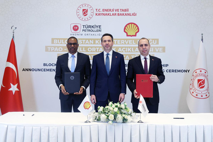 SON DAKİKA| Enerjide tarihi imza! T&uuml;rkiye ile İngiliz devi Shell arasında dev anlaşma