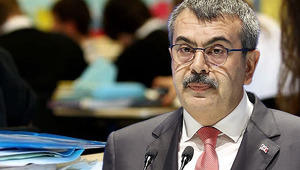'Planlamakta zorlanıyoruz' Bakan Tekin a&ccedil;ıkladı: Okullarda ara tatil kalkacak mı?