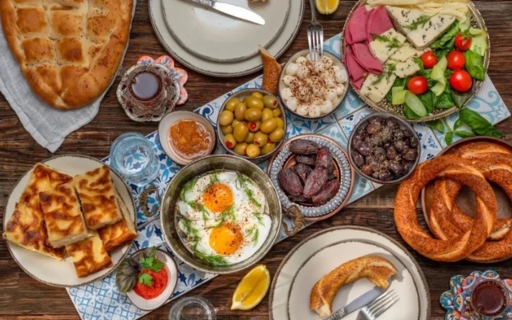 Ramazan&rsquo;da l&uuml;ks yarışı: Sahur masaları 6.200 TL&rsquo;ye &ccedil;ıktı