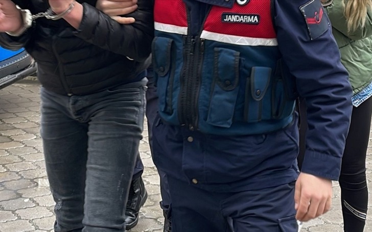 Balıkesir'de uyuşturucu operasyonunda yakalanan 52 zanlıdan 17'si tutuklandı