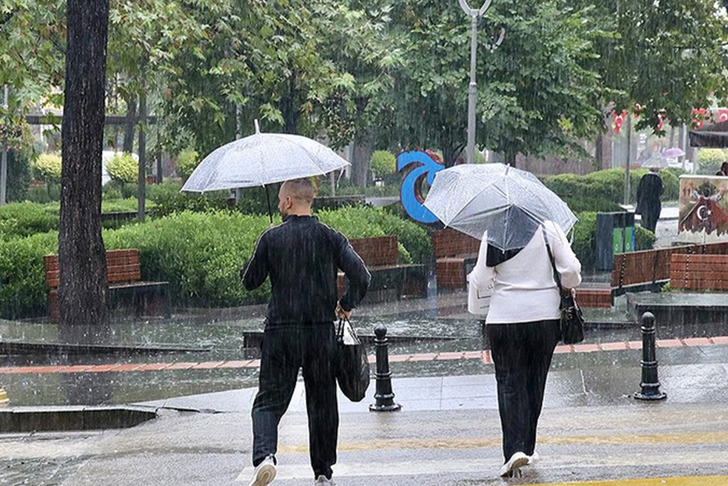 Meteoroloji'den son dakika uyarısı! Kuvvetli yağış ve fırtına geliyor
