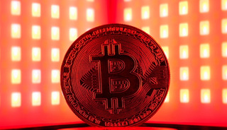 Tarihinin en k&ouml;t&uuml; g&uuml;nlerini yaşıyor! Bitcoin 64 bin doların altına indi