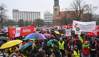 Bir t&uuml;rl&uuml; anlaşma sağlayamadılar! Otob&uuml;s &ccedil;alışanlarından yeni grev