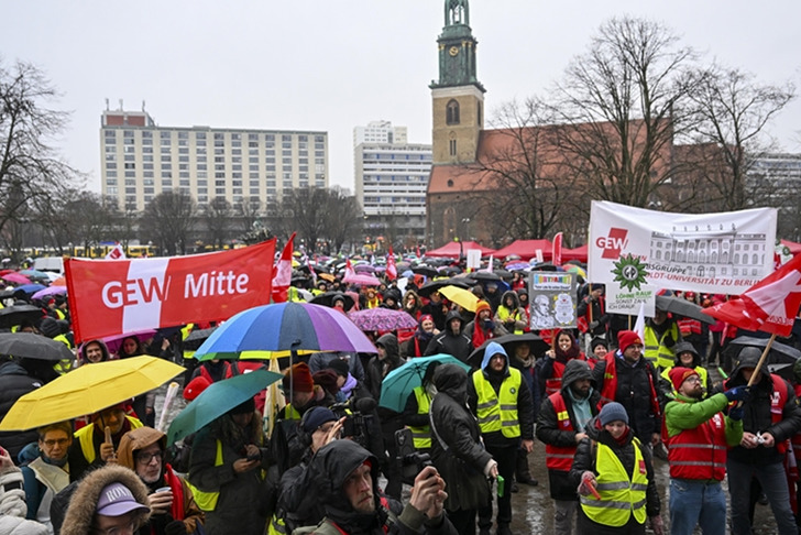 Bir t&uuml;rl&uuml; anlaşma sağlayamadılar! Otob&uuml;s &ccedil;alışanları 2 g&uuml;n daha grev yapacak