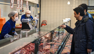 Raflarda etiket var, dolaplar boş! Kasaplar, restoranlardan vatandaşa sıra gelmiyor